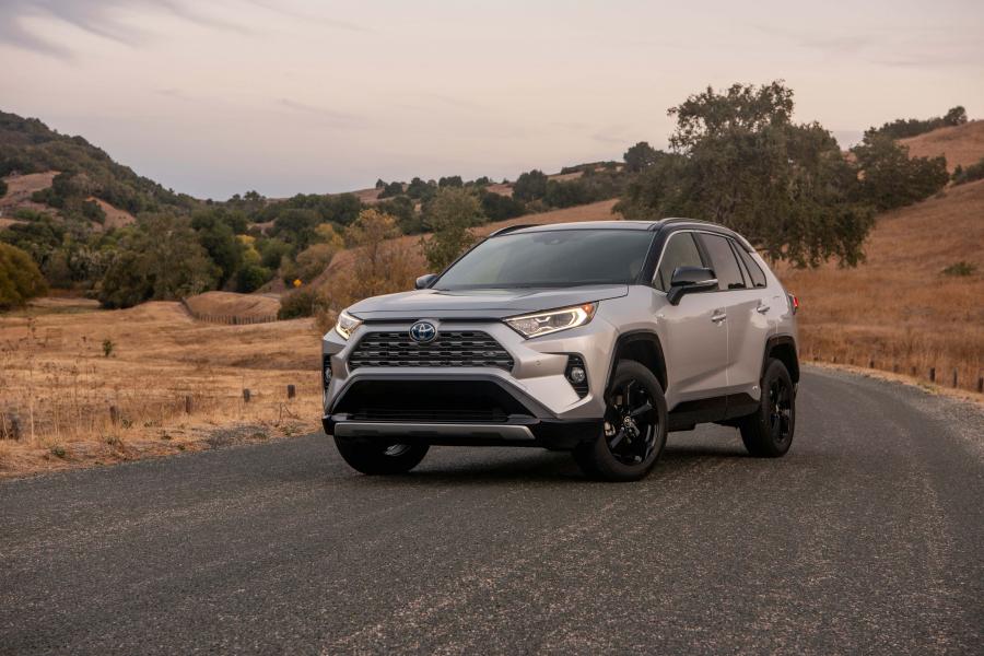  Toyota RAV4 XSE Hybrid 2018 года  (NA) (фото 48 из 71)